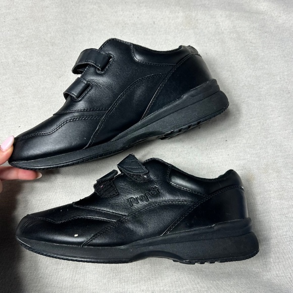 Propet Men’s Size 9.5 Walking Sneakers A - Picture 3 of 5
